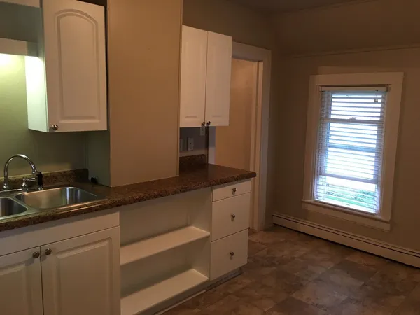 $1,090 | 309 1/2 North Main, Unit 309, Deerfield, WI 53531
