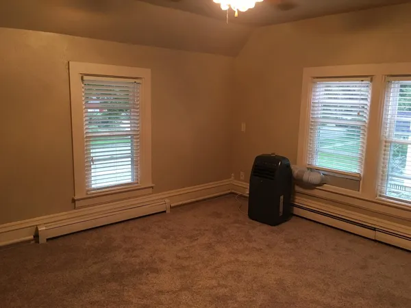 $1,090 | 309 1/2 North Main, Unit 309, Deerfield, WI 53531