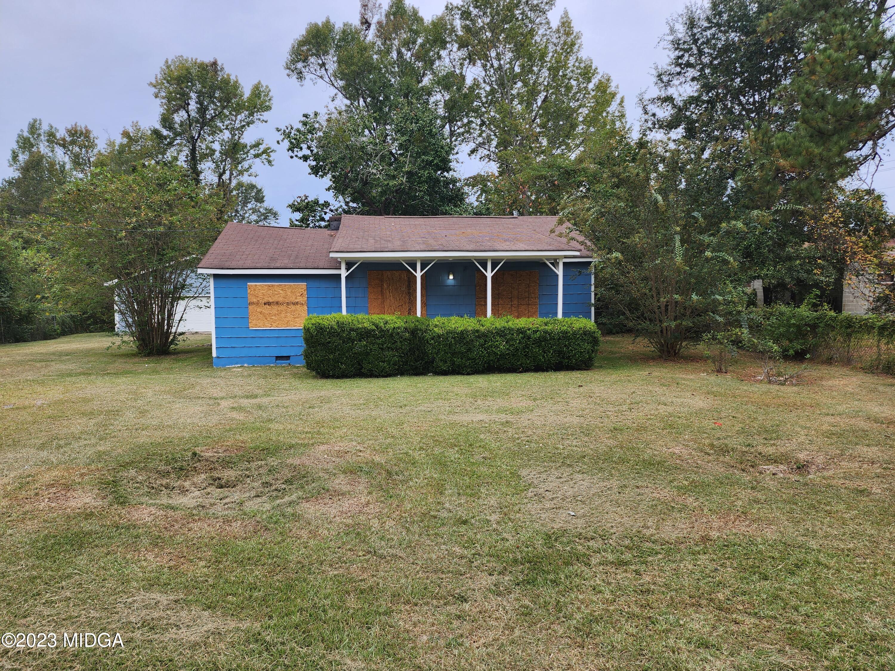 4521 Brookhaven Road Macon, GA 31206 - Photo 1 of 25 front view of a house with a yard