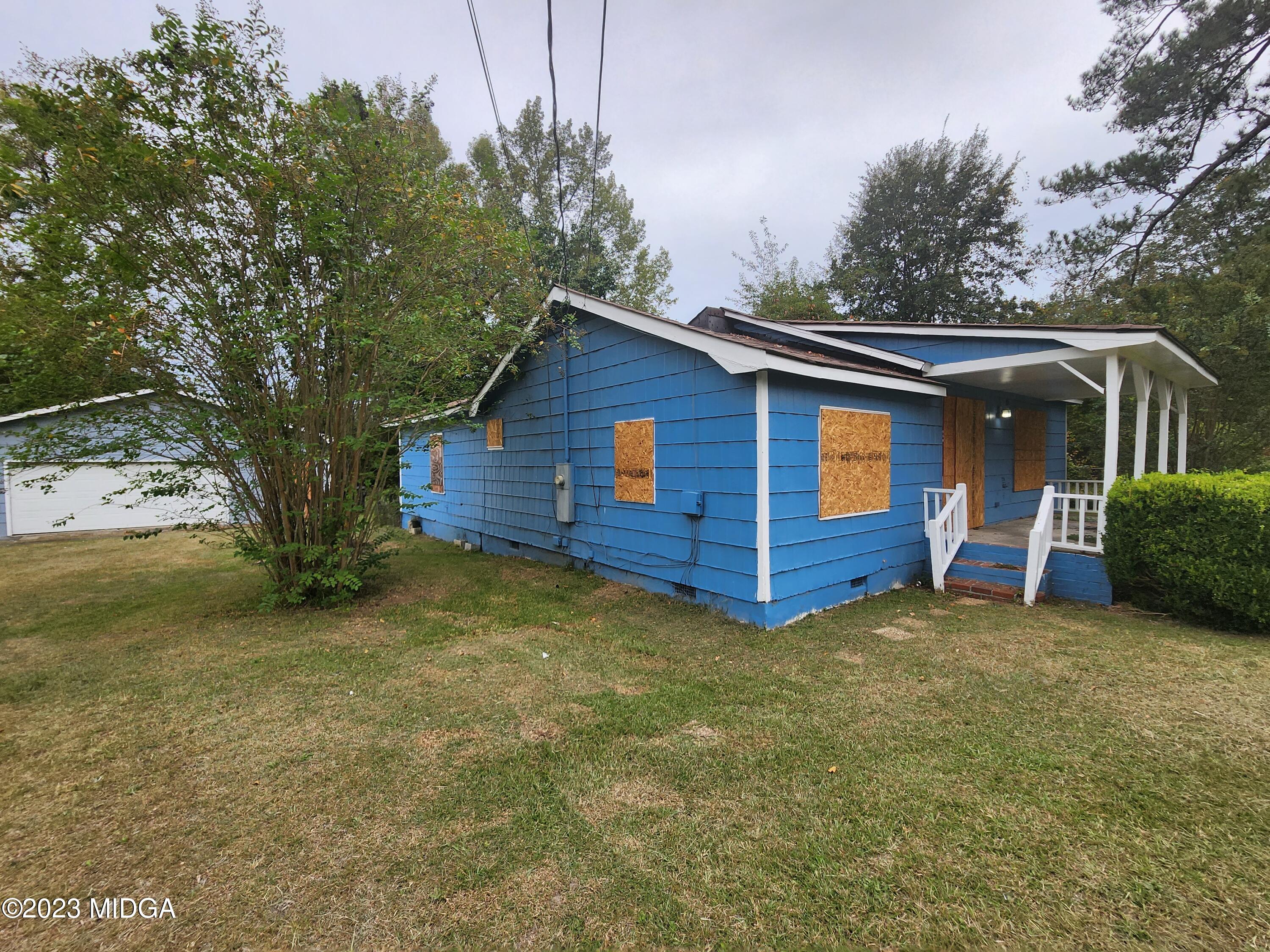 4521 Brookhaven Road Macon, GA 31206 - Photo 3 of 25 a view of a house with backyard