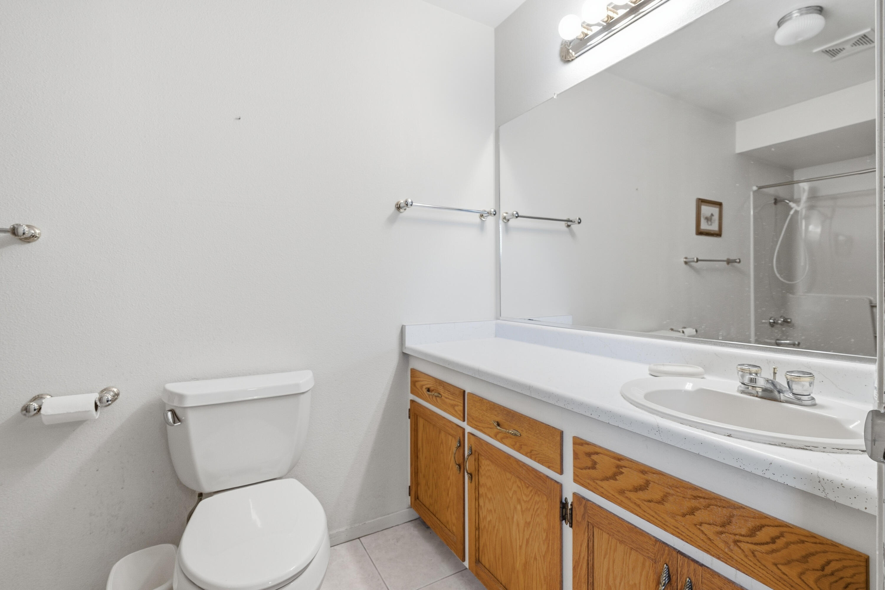 21241 Boyle Road Redding, CA 96003 - Photo 29 of 61 primary bathroom