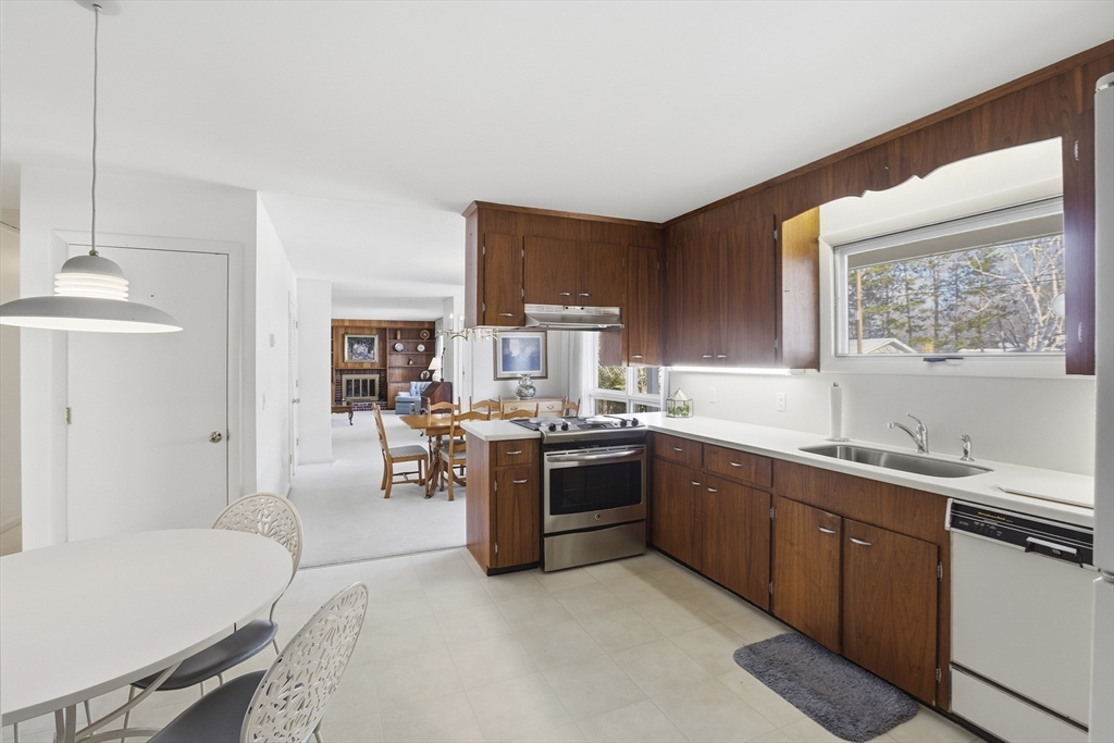 5 Cloverleaf Road Leominster, MA 01453 - Photo 12 of 33