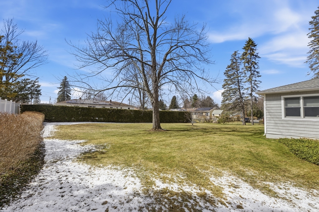 5 Cloverleaf Road Leominster, MA 01453 - Photo 2 of 33