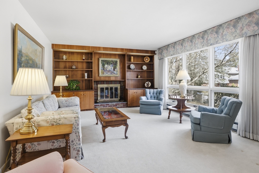 5 Cloverleaf Road Leominster, MA 01453 - Photo 4 of 33