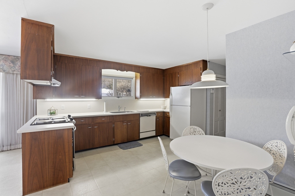 5 Cloverleaf Road Leominster, MA 01453 - Photo 10 of 33