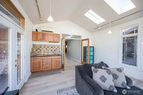 $999,990 | 2229 West Bench Road, Othello, WA 99344