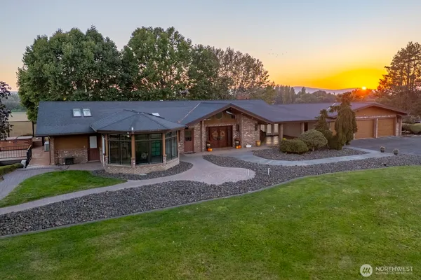 $999,990 | 2229 West Bench Road, Othello, WA 99344