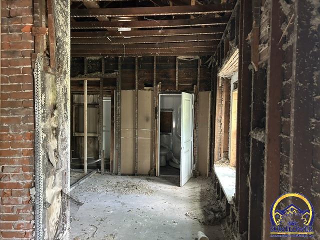 522 Southeast California Avenue Topeka, KS 66607 - Photo 4 of 10