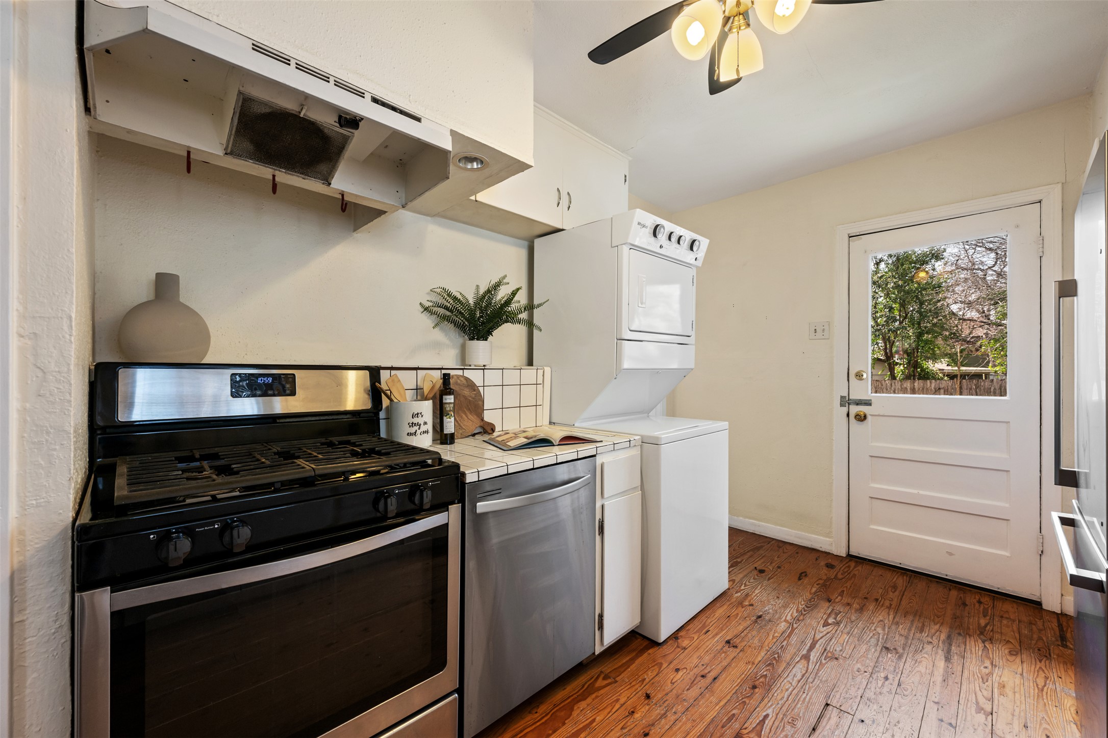 813 East 48th Street Austin, TX 78751 - Photo 16 of 37 a kitchen with a stove and a microwave