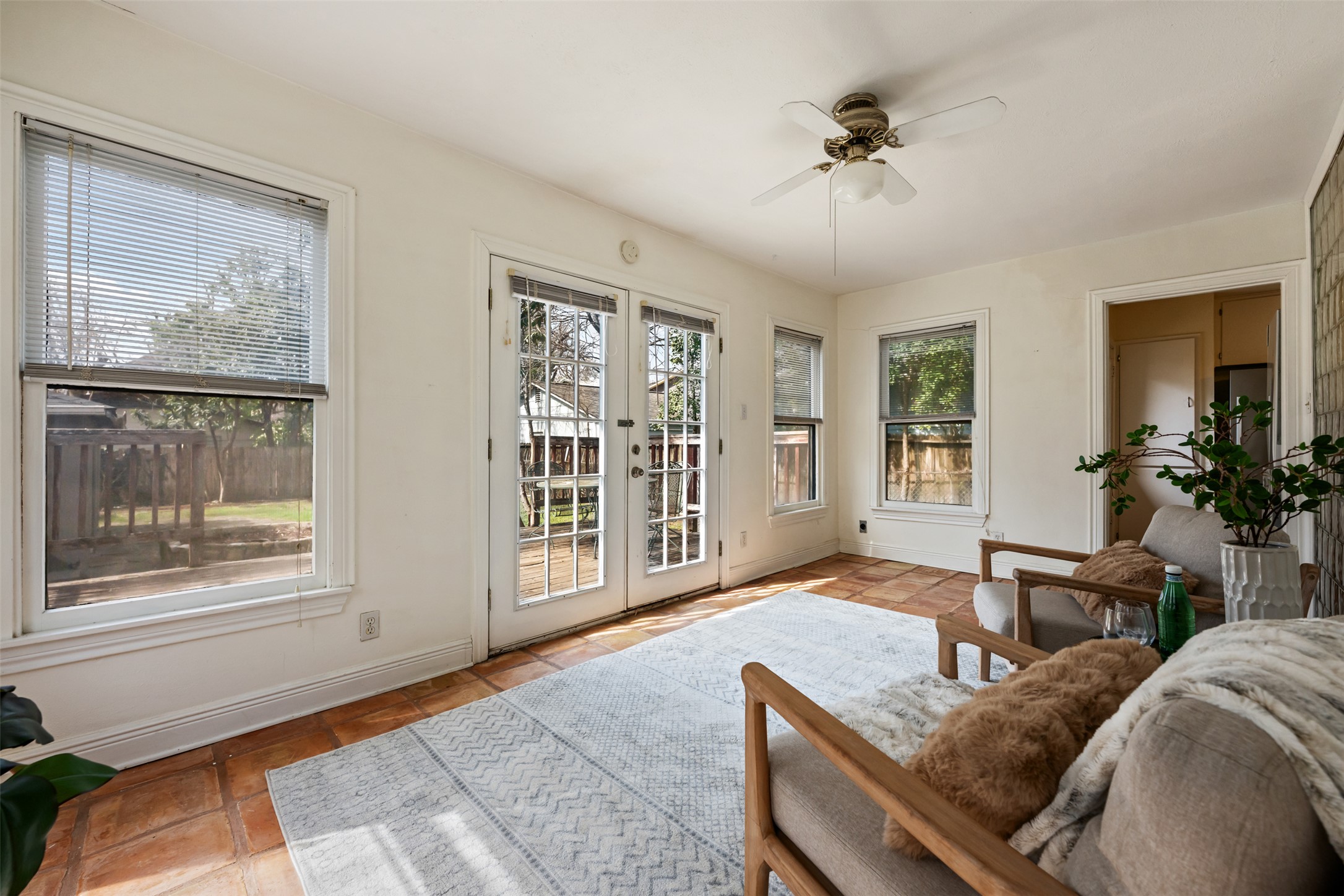813 East 48th Street Austin, TX 78751 - Photo 20 of 37 a living room with furniture and a window