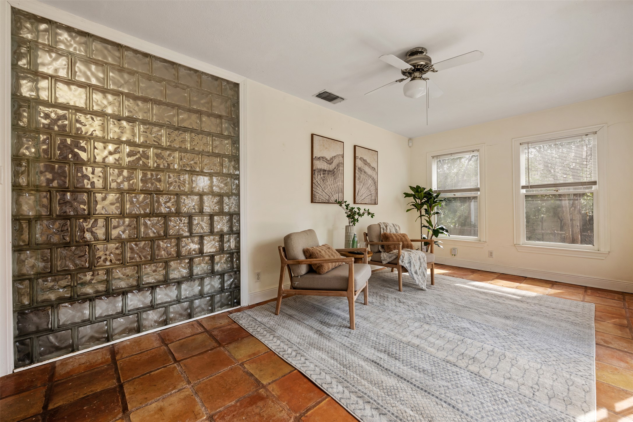 813 East 48th Street Austin, TX 78751 - Photo 21 of 37 a living room with furniture and a window