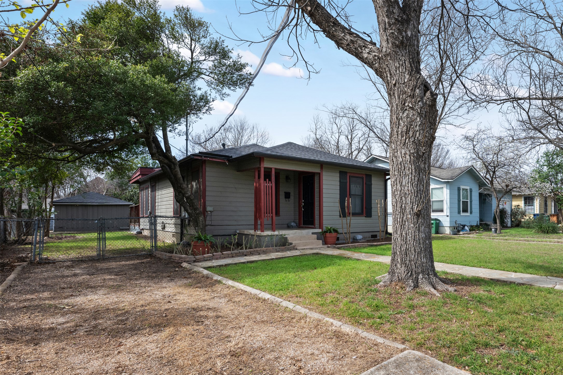 813 East 48th Street Austin, TX 78751 - Photo 3 of 37 a front view of house with yard and green space