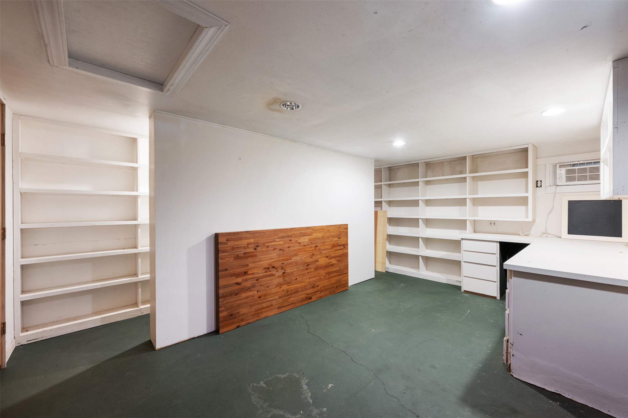 813 East 48th Street Austin, TX 78751 - Photo 34 of 37 a view of an empty room and a window
