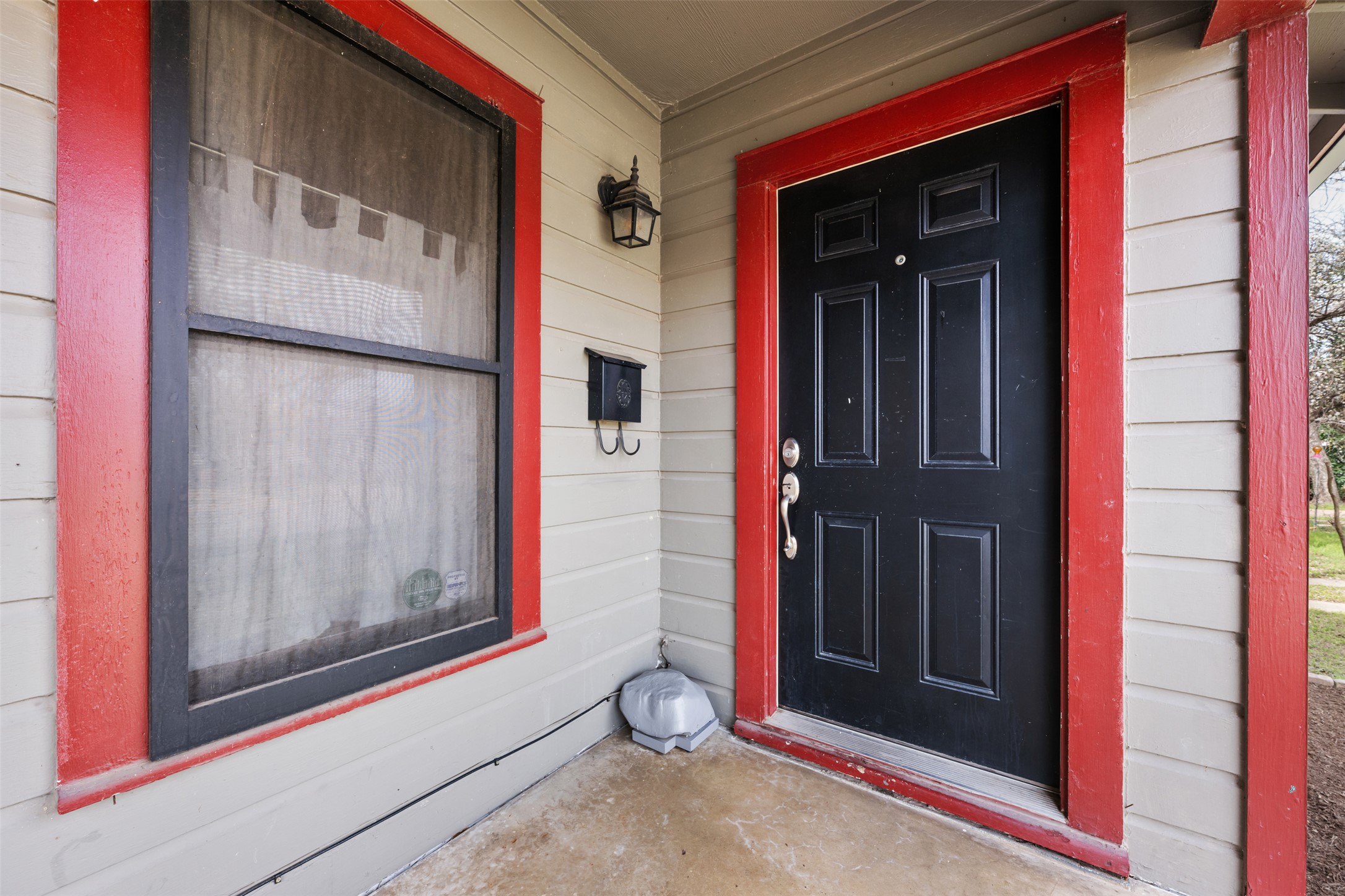 813 East 48th Street Austin, TX 78751 - Photo 5 of 37 a view of entrance