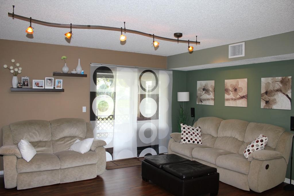 10056 Country Brook Road Boca Raton, FL 33428 - Photo 5 of 24 IMG_8625