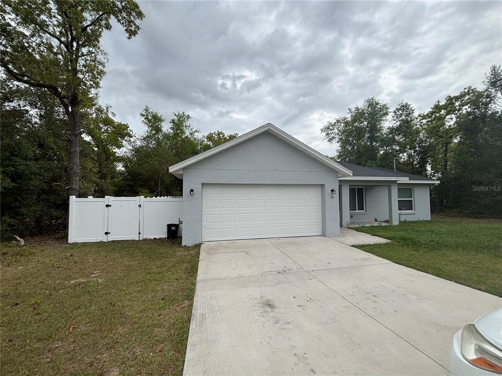 20 Maple Course Ocklawaha, FL 32179 - Photo 1 of 1 a view of a house with a yard