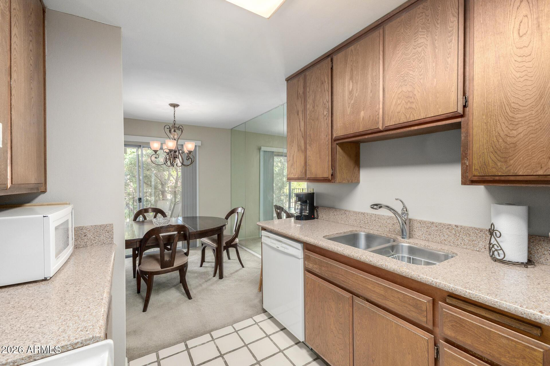 5525 East Thomas Road, Unit H7 Phoenix, AZ 85018 - Photo 10 of 27 Photo #10