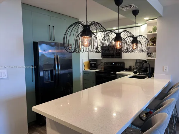 $2,800 | 600 Three Islands Boulevard, Unit 504, Hallandale, FL 33009