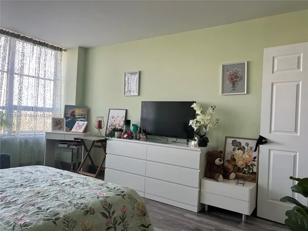 $2,800 | 600 Three Islands Boulevard, Unit 504, Hallandale, FL 33009