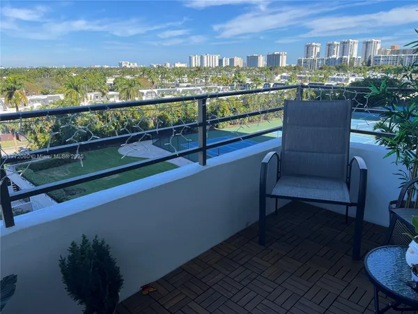 $2,800 | 600 Three Islands Boulevard, Unit 504, Hallandale, FL 33009