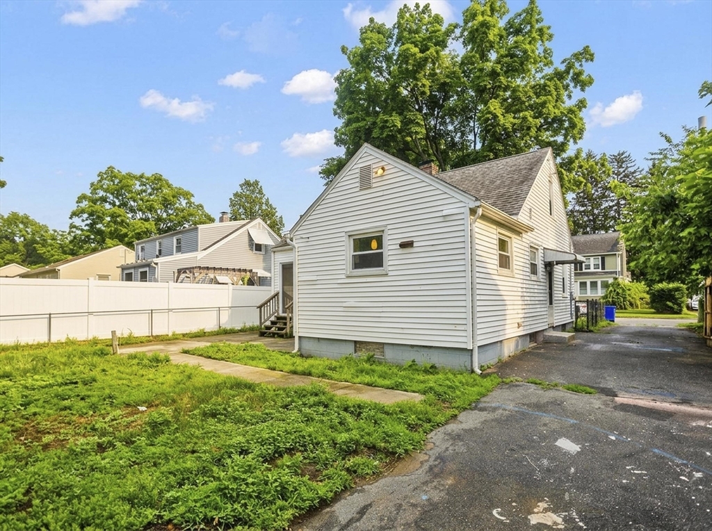 102 San Miguel Street Springfield, MA 01104 - Photo 34 of 37