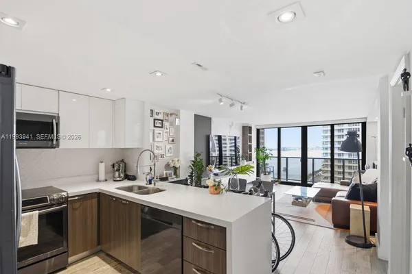 $2,850 | 600 Northeast 36th Street, Unit 1708, Miami, FL 33137