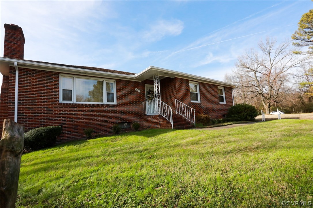 1102 Arlington Road Hopewell, VA 23860 - Photo 5 of 50 a front view of house with yard and green space
