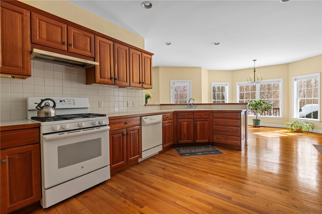 30 Fox Ridge Circle South Kingstown, RI 02879 - Photo 12 of 38