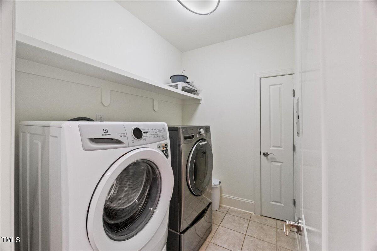 255 Penley Circle Raleigh, NC 27609 - Photo 23 of 35 a utility room with dryer and washer