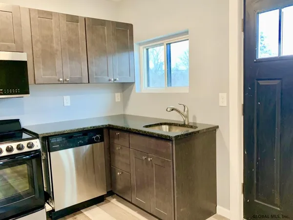 $1,350 | 2648 Highway 9, Unit 9, Malta, NY 12020