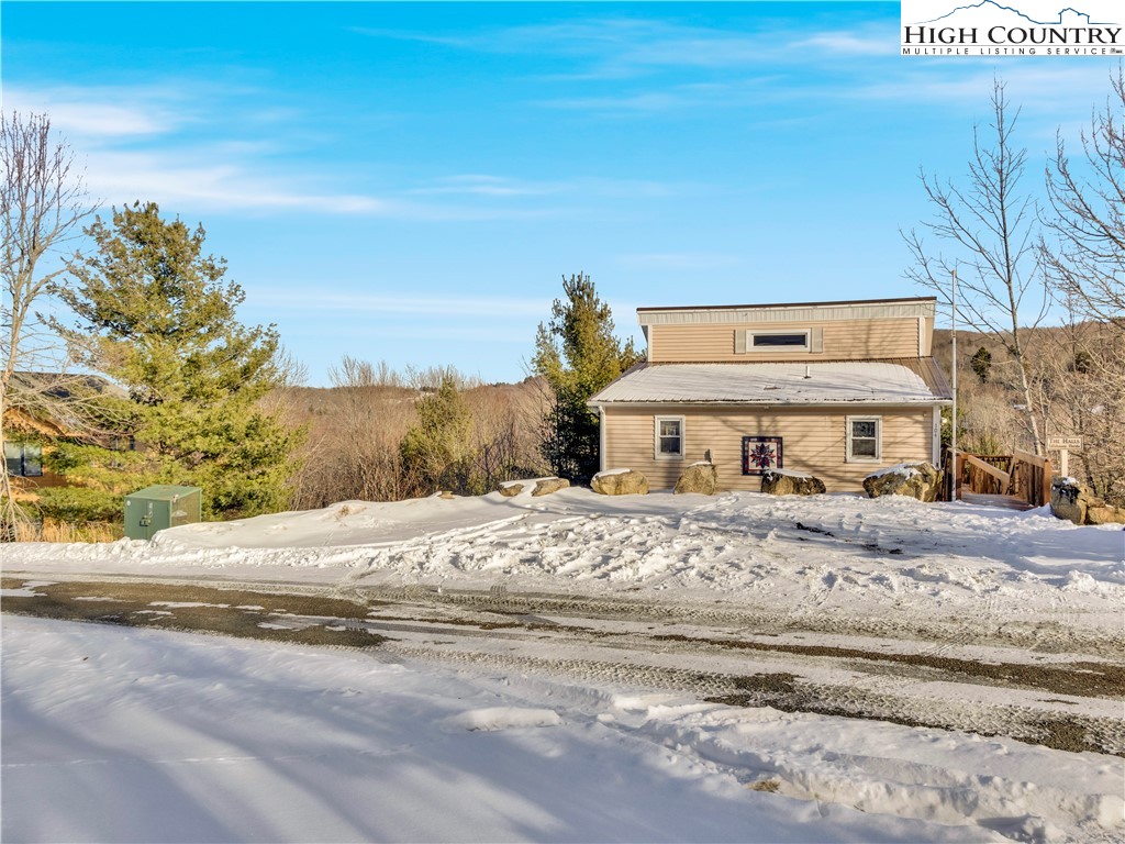 104 Windridge Road Beech Mountain, NC 28604 - Photo 2 of 29 Gallery Image 2