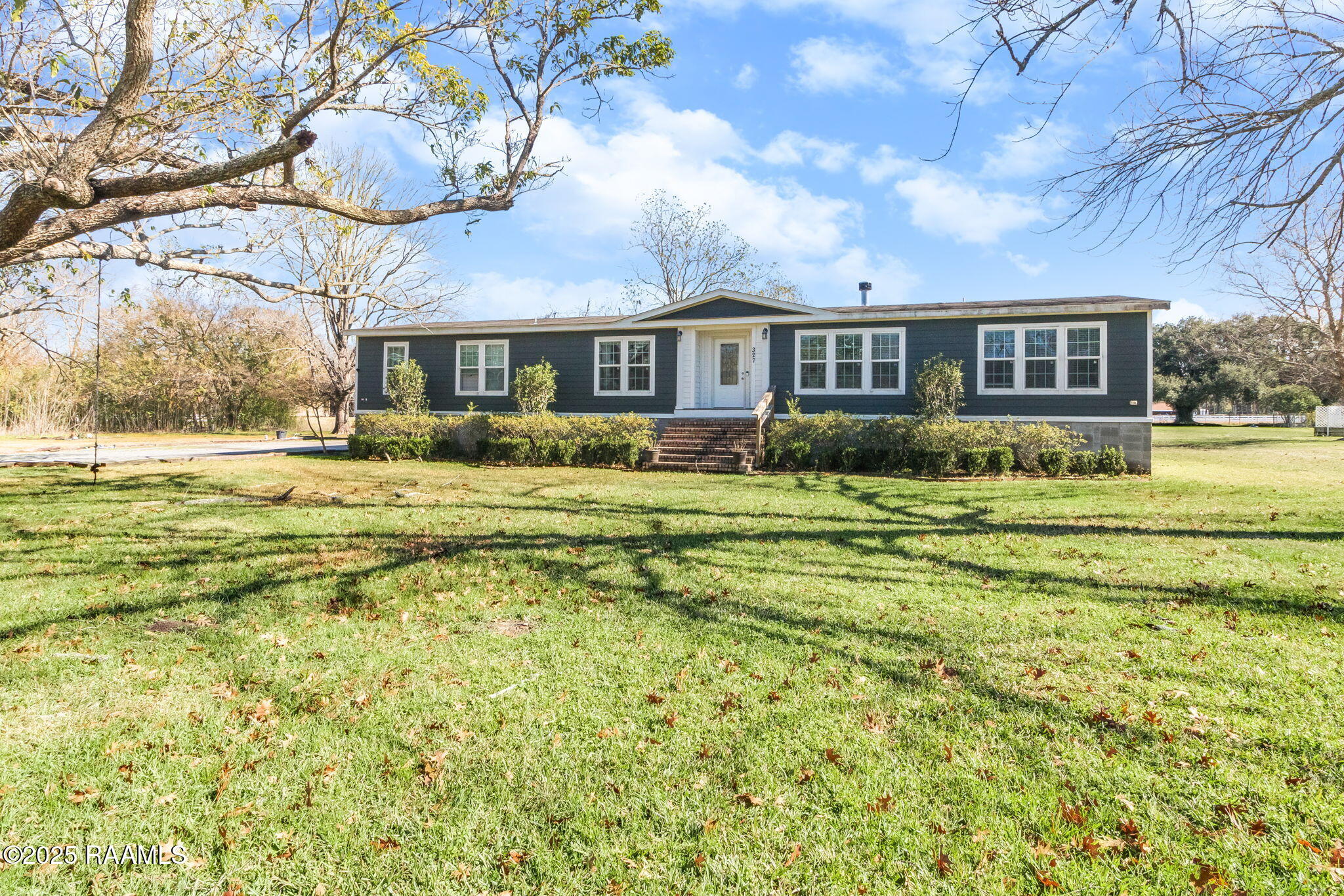 1-web-or-mls-327 St Clair Rd-24