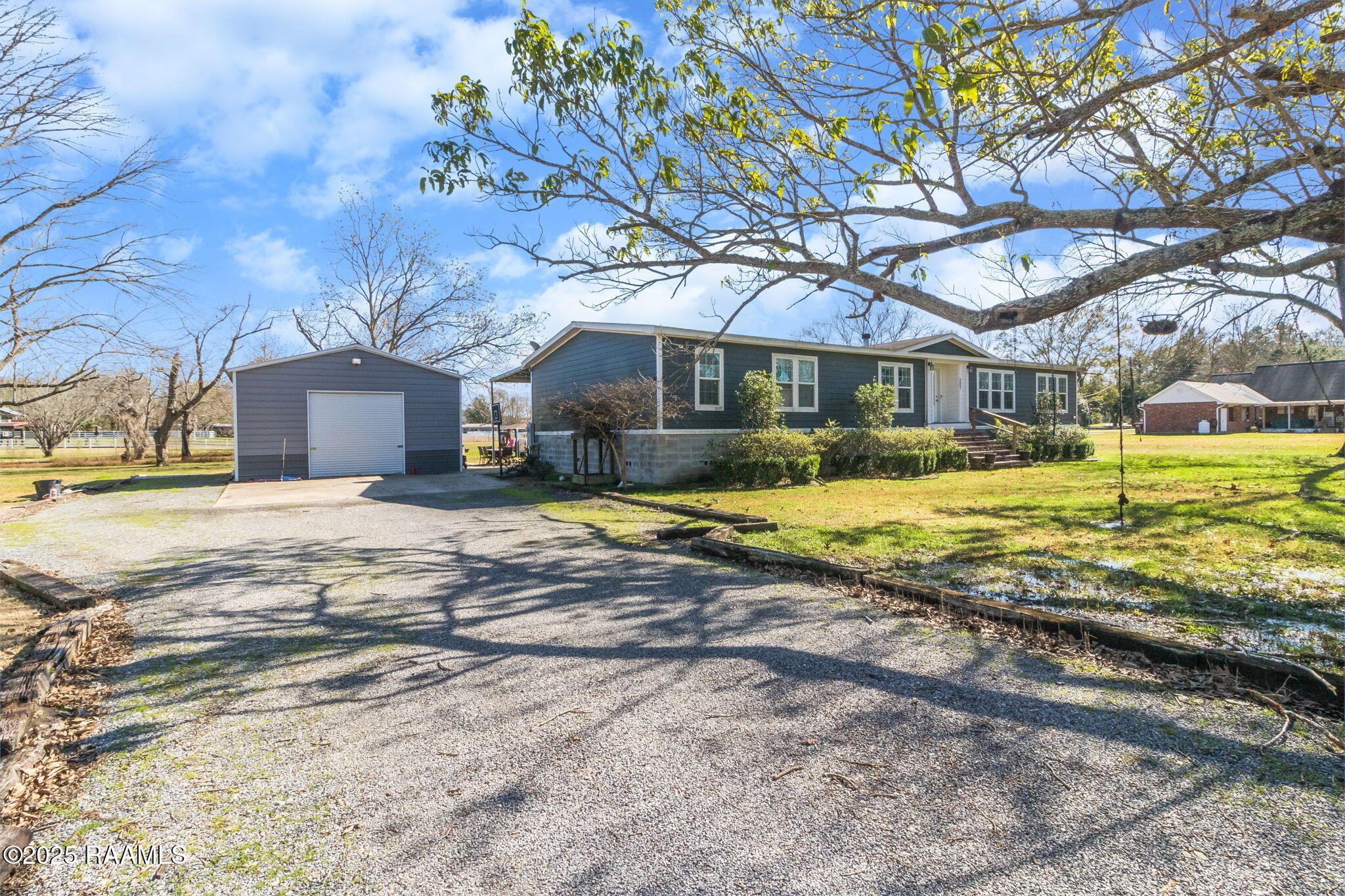 23-web-or-mls-327 St Clair Rd-23