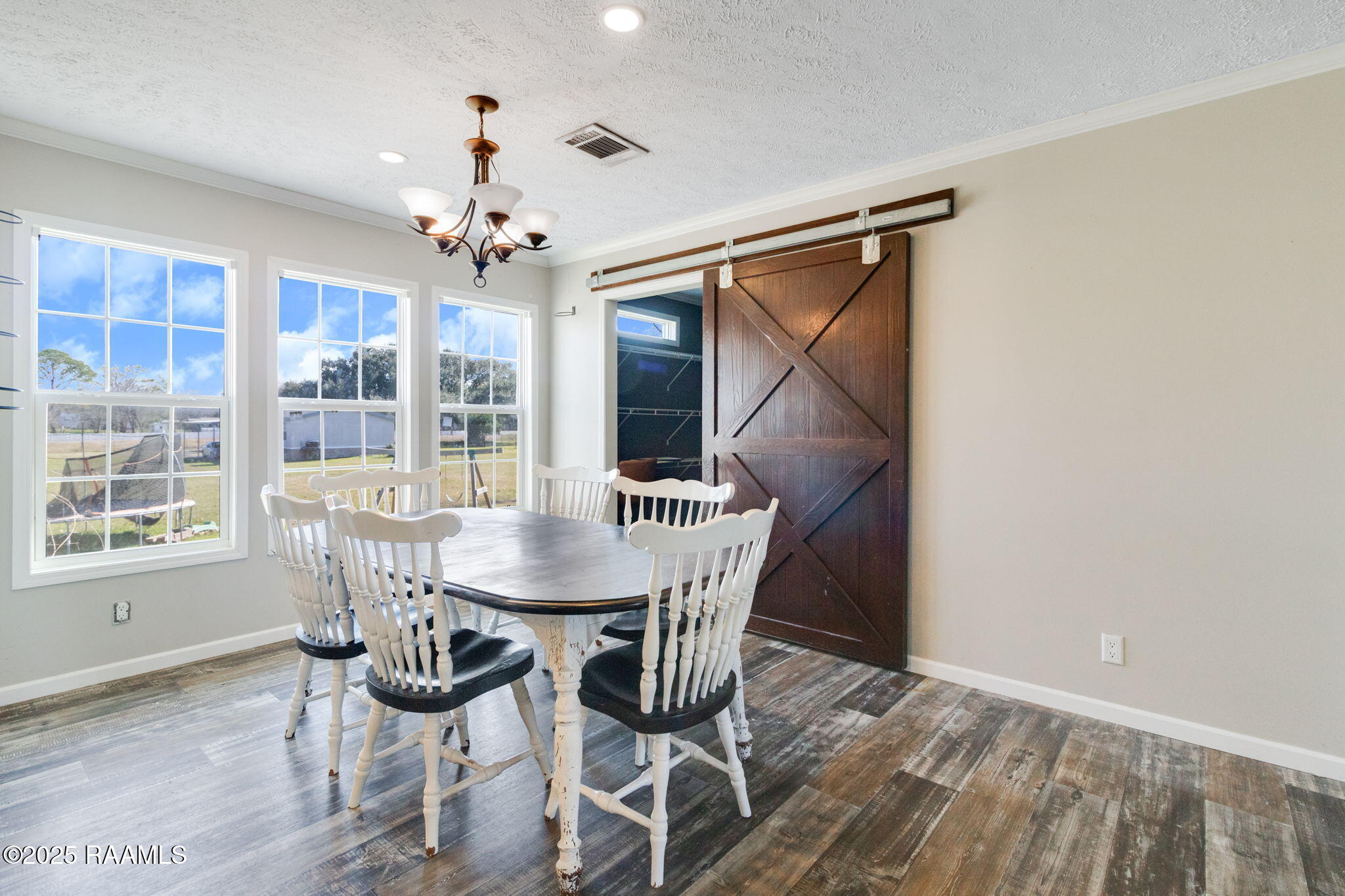 6-web-or-mls-327 St Clair Rd-5