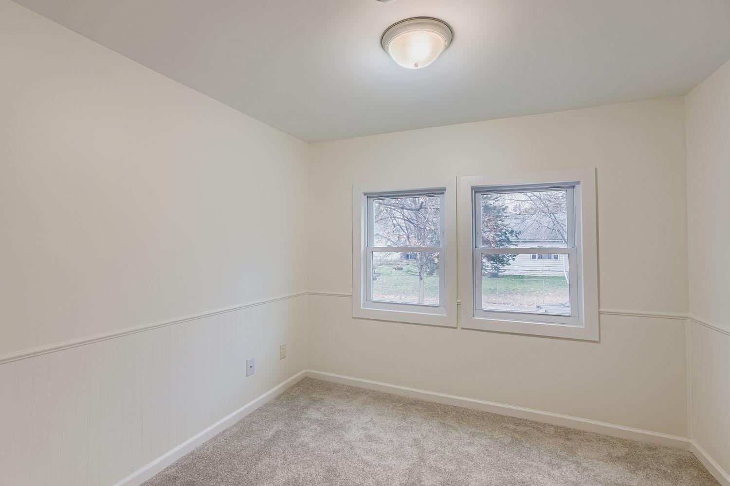 475 Lawson Avenue West St. Paul, MN 55117 - Photo 12 of 16