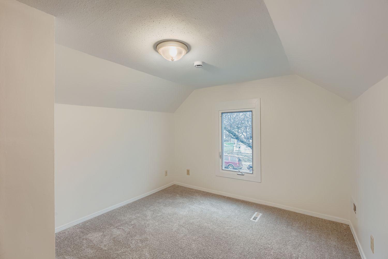 475 Lawson Avenue West St. Paul, MN 55117 - Photo 13 of 16