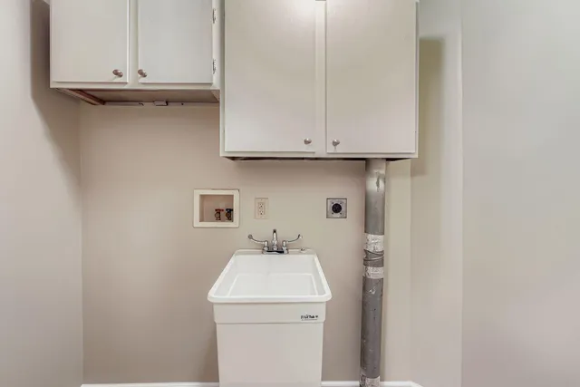 $2,499 | 475 Lawson Avenue West, St. Paul, MN 55117