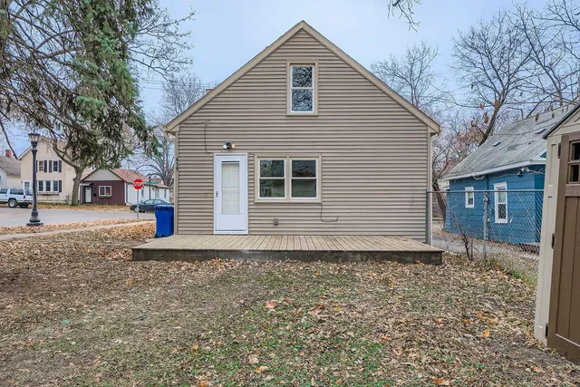 $2,499 | 475 Lawson Avenue West, St. Paul, MN 55117