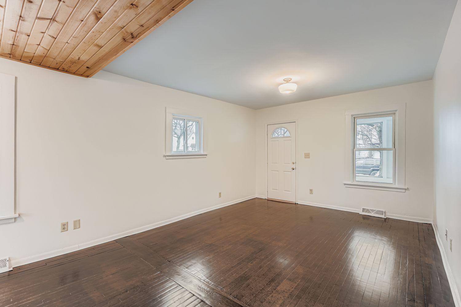 475 Lawson Avenue West St. Paul, MN 55117 - Photo 3 of 16