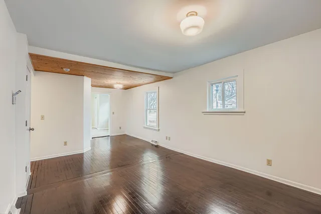 $2,499 | 475 Lawson Avenue West, St. Paul, MN 55117