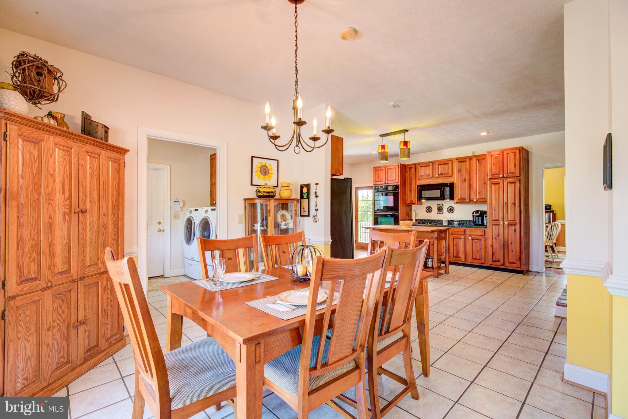 860 Apple Pie Ridge Road Winchester, VA 22603 - Photo 14 of 29 EAT-IN/TABLE SPACE IN KITCHEN