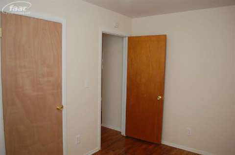1147 South Genesee Road Burton, MI 48509 - Photo 12 of 19 20397791-11.JPG