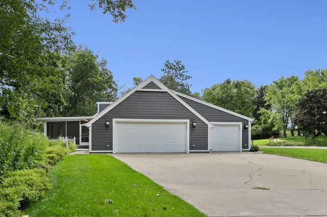 $795,000 | 214 Windy Hill Road, Wisconsin Dells, WI 53965