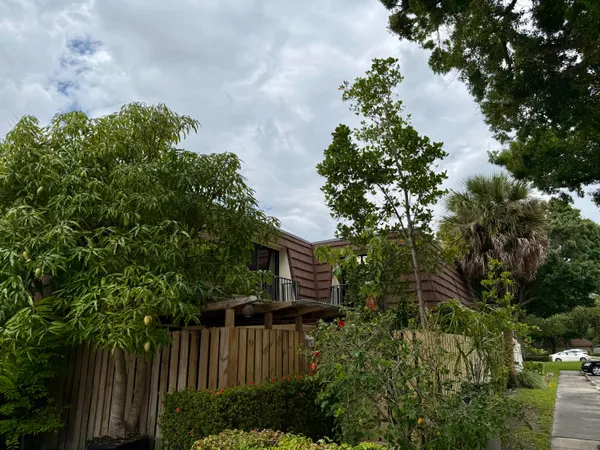 $2,600 | 2213 22nd Lane, Palm Beach Gardens, FL 33418