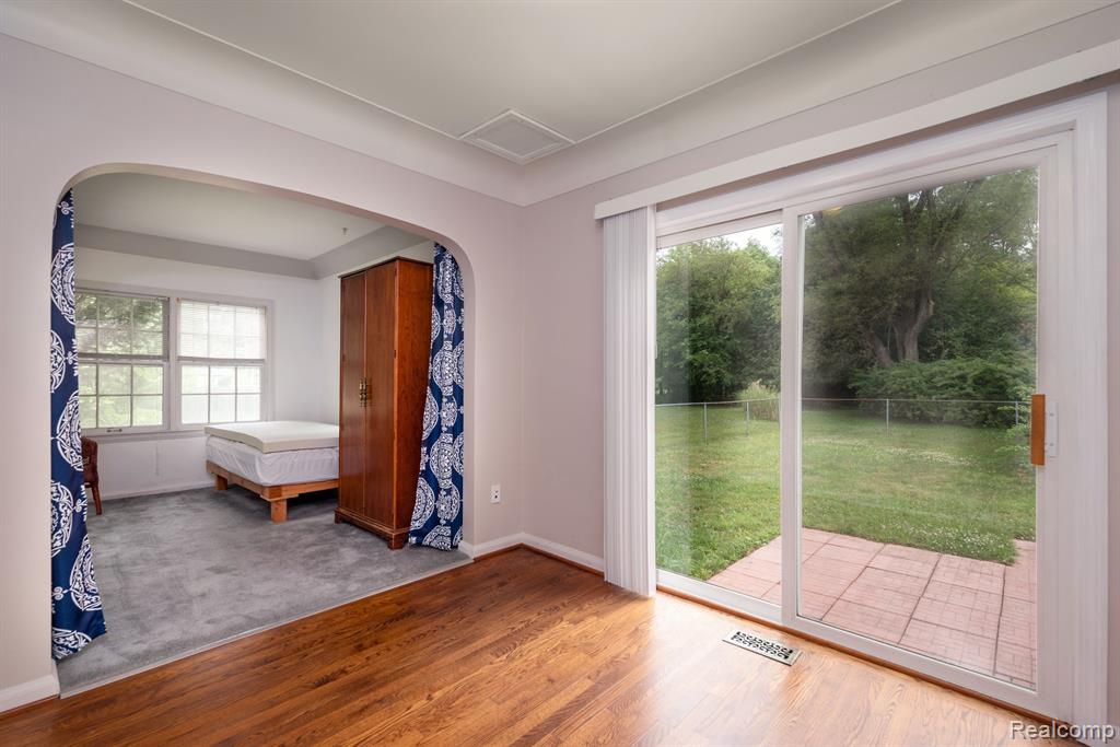 23481 Middlebelt Road Farmington Hills, MI 48336 - Photo 3 of 7