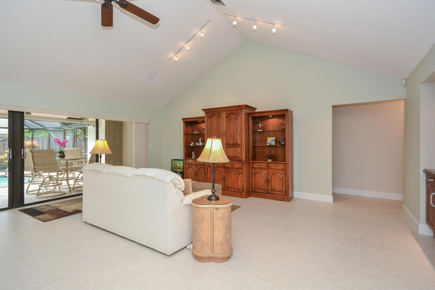4355 Northwest 25th Way Boca Raton, FL 33434 - Photo 6 of 36 Living Room