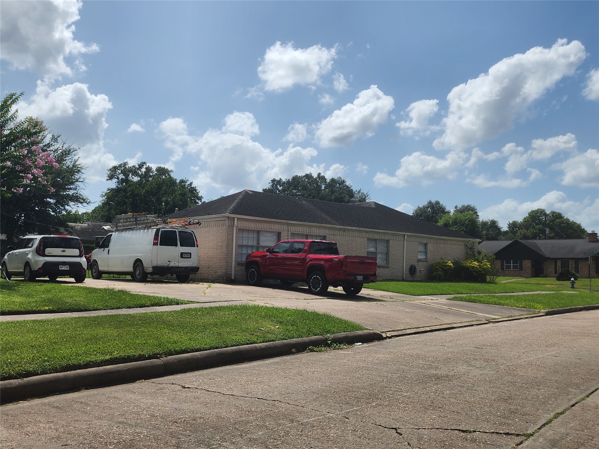 7903 Sharpview Drive Houston, TX 77036 - Photo 3 of 4