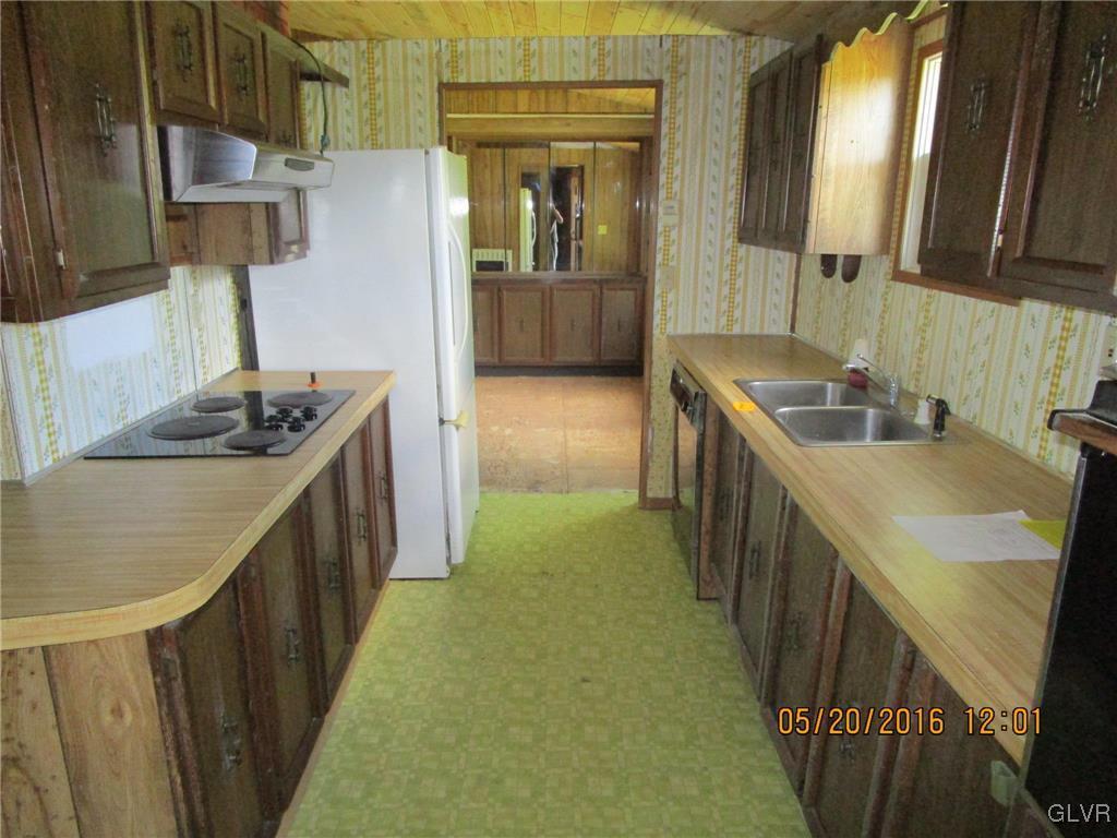 8120 County Bridge Road Slatington, PA 18080 - Photo 3 of 11 Gallery Image 3