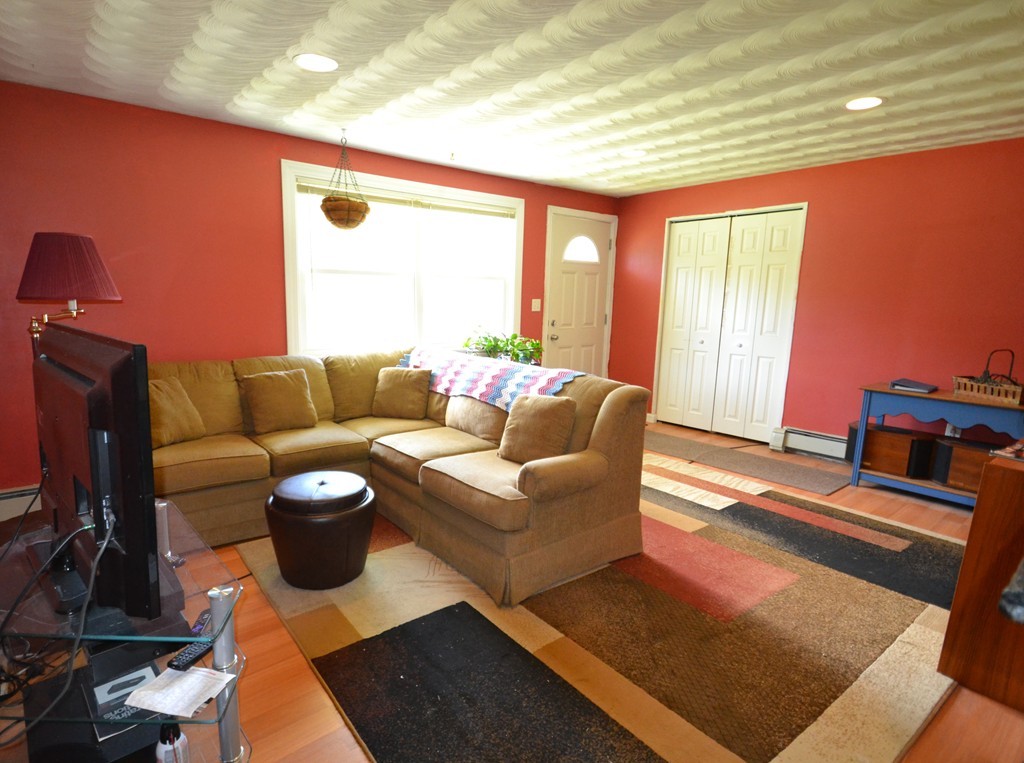 58 Gregory Road Framingham, MA 01701 - Photo 3 of 24