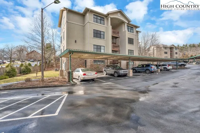 $551,000 | 180 Gateway Drive, Unit 301, Boone, NC 28607